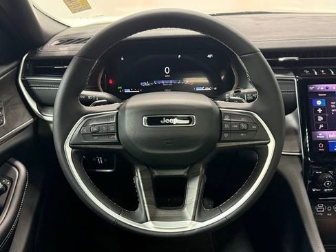 New 2025 Jeep Grand Cherokee L Limited w/ Black Appearance Package image 17