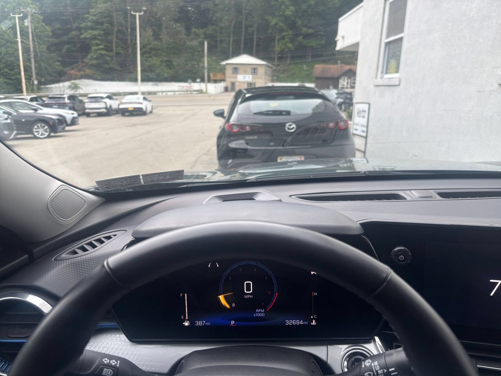 Used 2025 Chevrolet Trax LT w/ LT Convenience Package FWD image 32