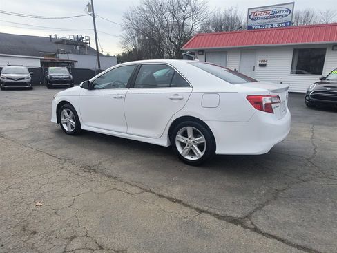 Used 2012 Toyota Camry L image 3
