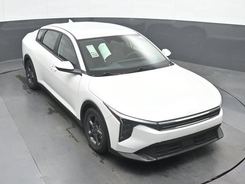 Used 2025 Kia K4 FWD image 35