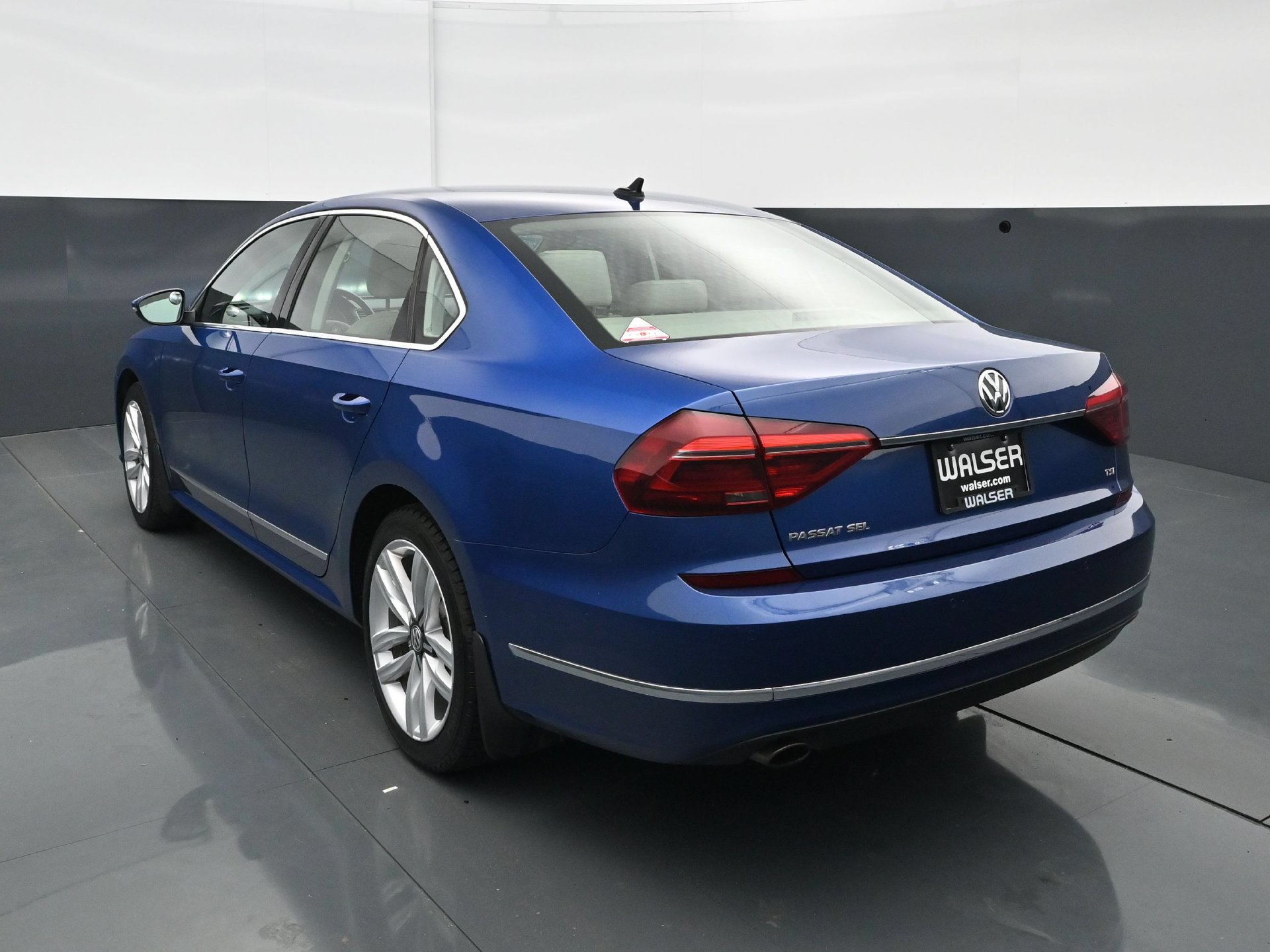 Used 2017 Volkswagen Passat 1.8T SEL Premium FWD image 5