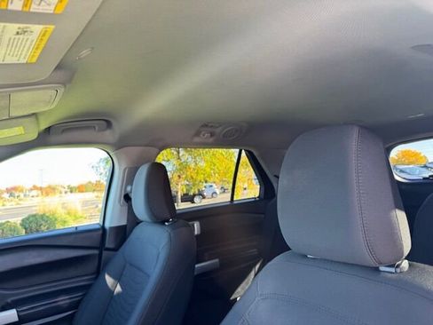 Used 2021 Ford Explorer XLT image 15