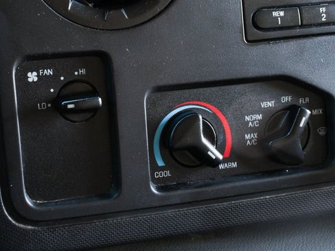 Used 2018 Ford E-350 and Econoline 350 Super Duty w/ Power Windows & Locks Group image 28