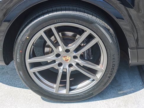 Used 2021 Porsche Cayenne Coupe AWD/4WD image 12