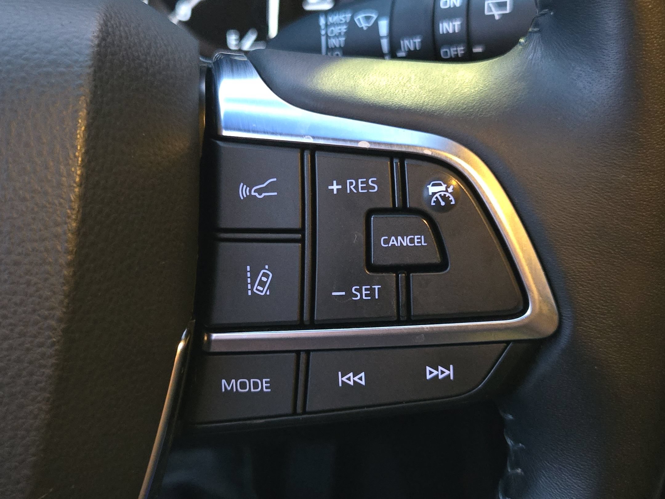Used 2021 Toyota Highlander XSE FWD image 29