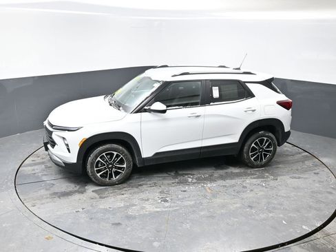 Used 2025 Chevrolet TrailBlazer LT w/ Driver Confidence Package image 39