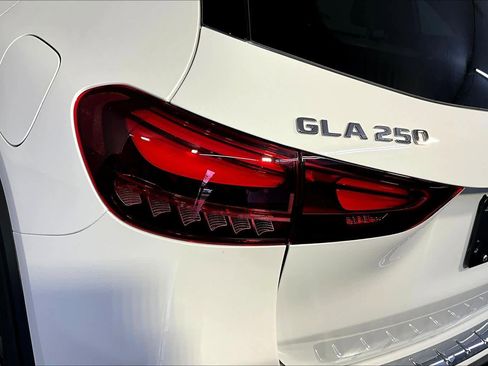 New 2026 Mercedes-Benz GLA 250 4MATIC image 5