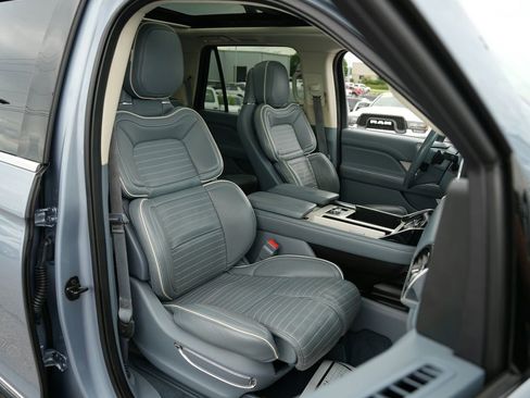 Used 2019 Lincoln Navigator Black Label w/ Cargo Package AWD/4WD image 28