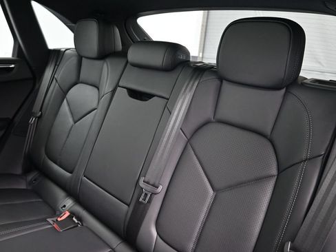 Used 2025 Porsche Macan AWD/4WD image 6