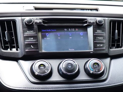 Used 2018 Toyota RAV4 LE w/ All Weather Liner Package FWD image 44