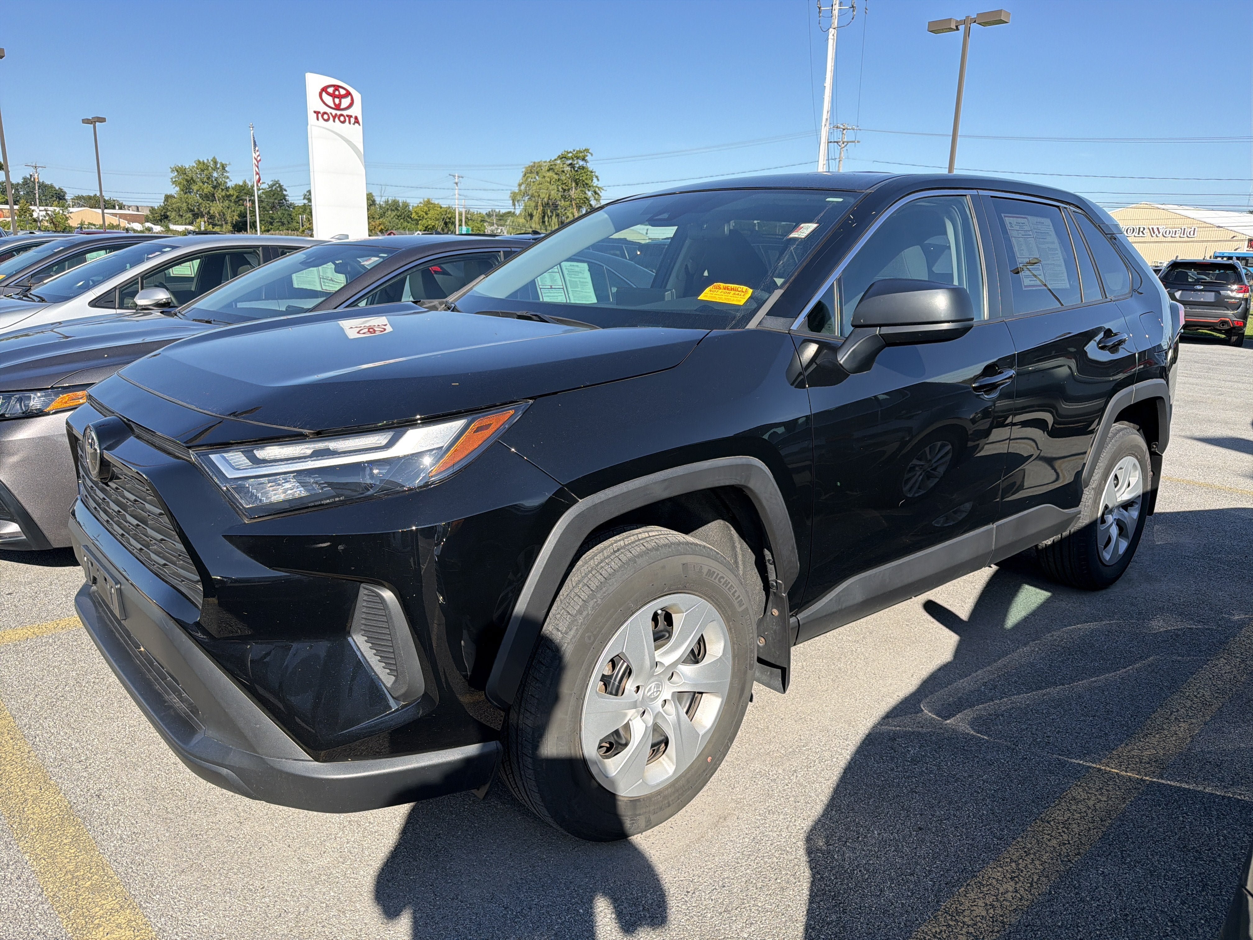 Used 2023 Toyota RAV4 LE AWD/4WD image 4
