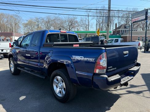 Used 2015 Toyota Tacoma 4x4 Access Cab V6 w/ TRD Sport Package image 4