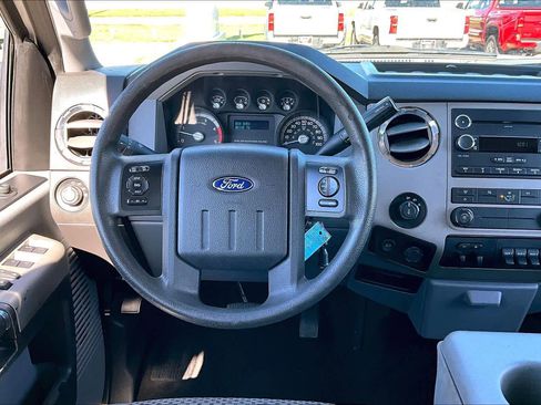 Used 2015 Ford F250 XLT w/ XLT Interior Package image 4