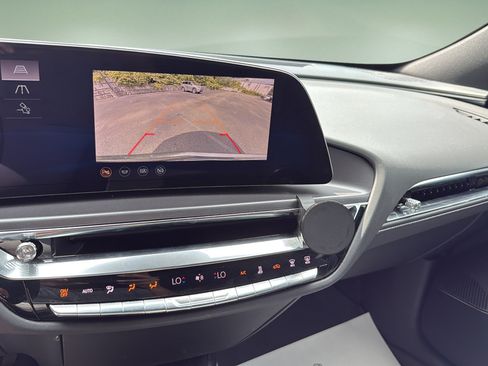 Certified 2024 Cadillac Lyriq Tech AWD/4WD image 39