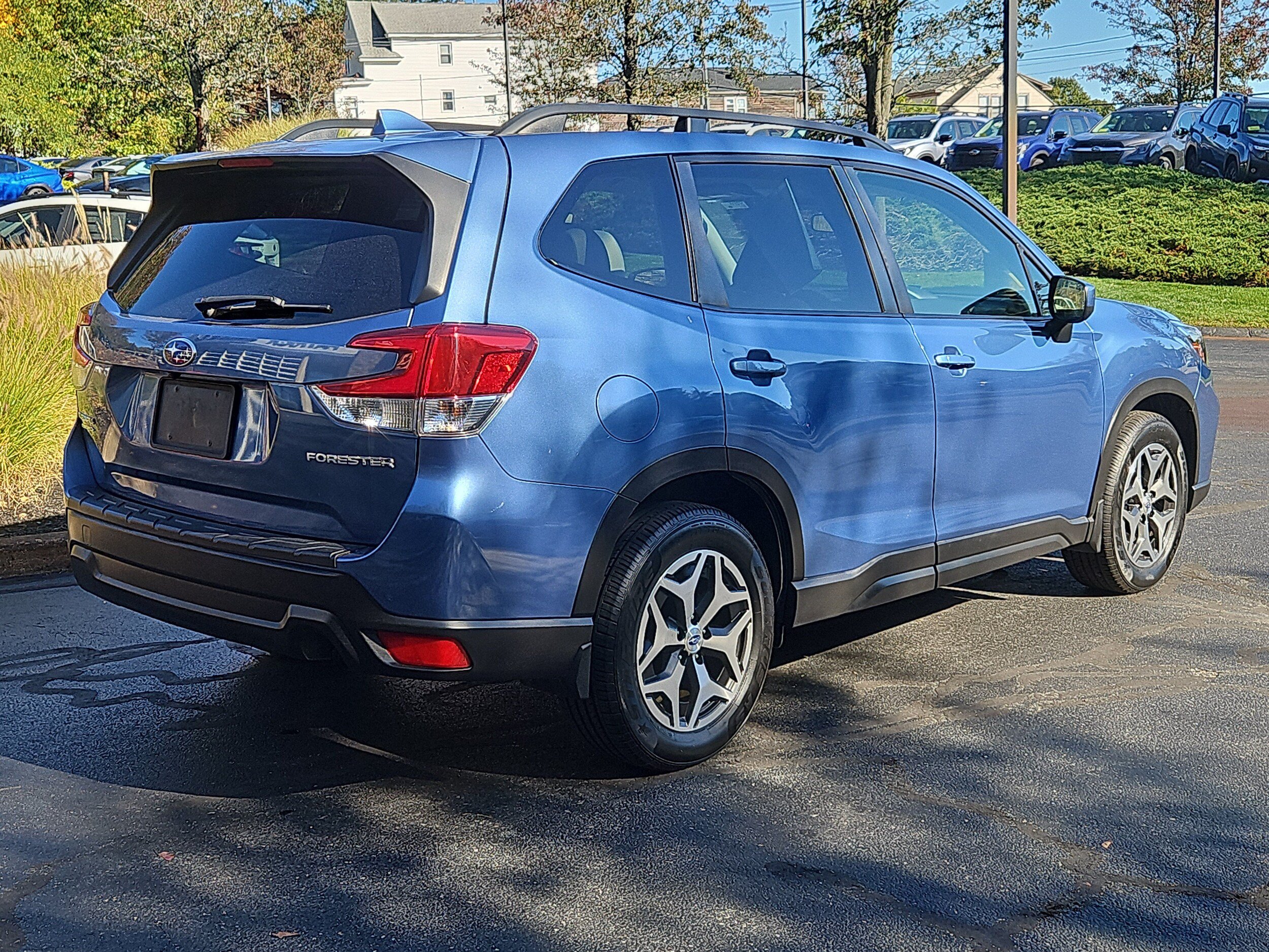 Used 2021 Subaru Forester Premium AWD/4WD image 2