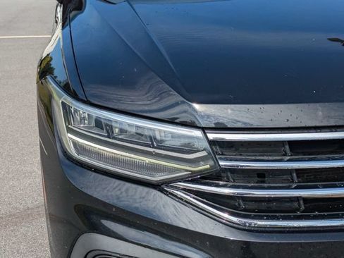 Used 2023 Volkswagen Tiguan SE w/ Panoramic Sunroof Package FWD image 10