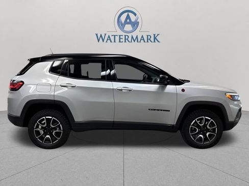 Used 2025 Jeep Compass Trailhawk w/ Trailhawk Elite Group AWD/4WD image 7