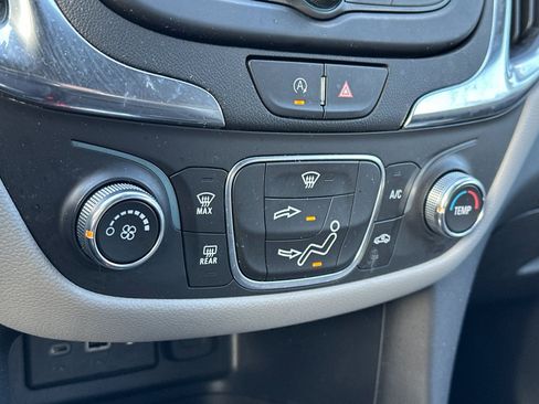 Used 2022 Chevrolet Equinox LT FWD image 19