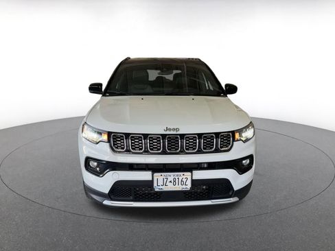 Used 2025 Jeep Compass Limited AWD/4WD image 5