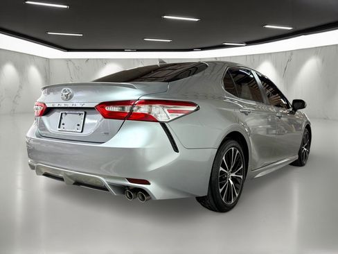 Used 2020 Toyota Camry SE image 8