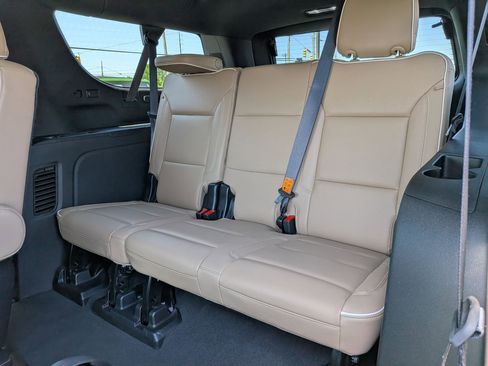 Used 2024 Chevrolet Suburban Premier w/ Premium Package AWD/4WD image 29