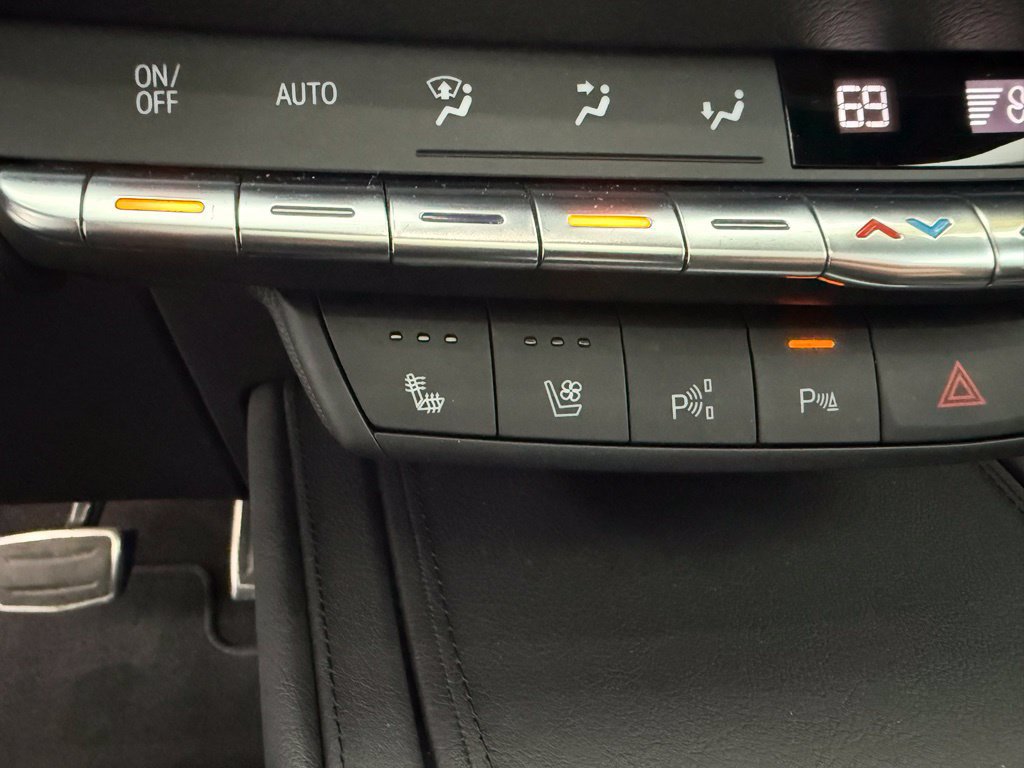 Used 2022 Cadillac XT4 Sport w/ Comfort Package AWD/4WD image 29