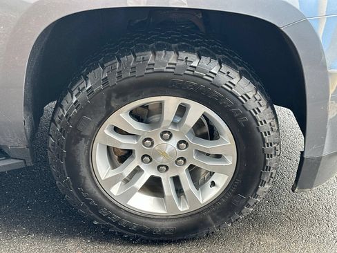 Used 2018 Chevrolet Suburban LS AWD/4WD image 12