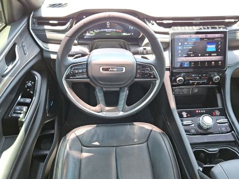 Used 2023 Jeep Grand Cherokee Overland AWD/4WD image 5