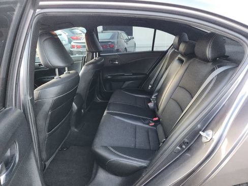 Used 2017 Honda Accord Sport image 10