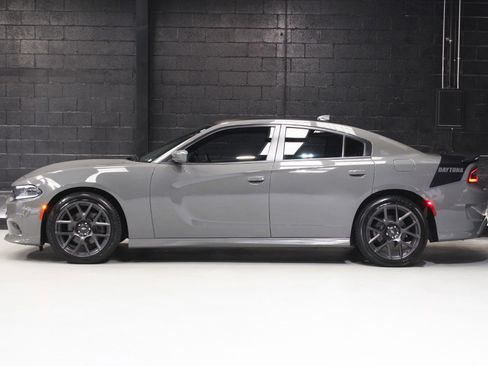 Used 2018 Dodge Charger R/T RWD image 3
