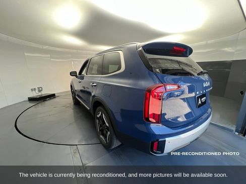 Used 2024 Kia Telluride S w/ S Sunroof Package FWD image 3
