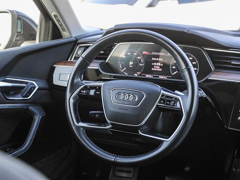 Used 2019 Audi e-tron Prestige w/ Prestige Package AWD/4WD image 16