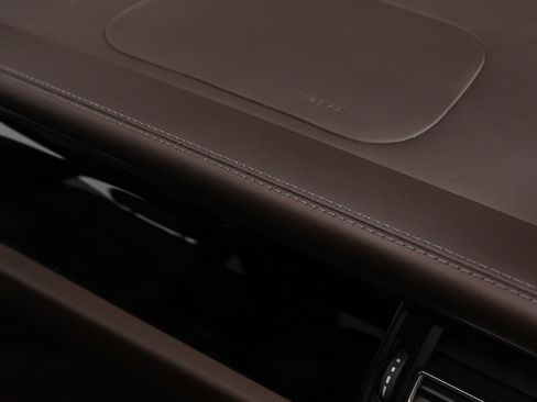 Certified 2019 Porsche Macan AWD/4WD image 20
