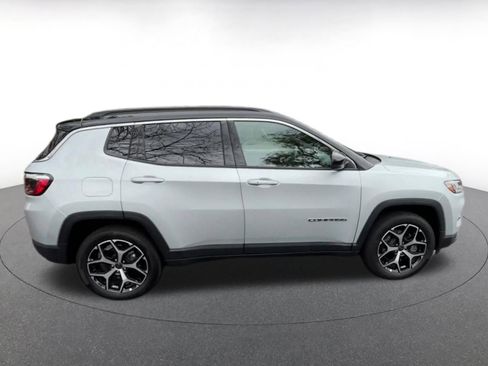 Used 2025 Jeep Compass Limited image 15