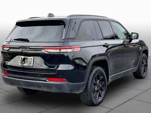 Used 2025 Jeep Grand Cherokee Altitude AWD/4WD image 13