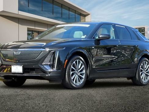 Certified 2024 Cadillac Lyriq Sport AWD/4WD image 8