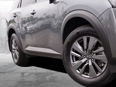 Certified 2025 Nissan Pathfinder SV w/ SV Premium Package FWD image 3