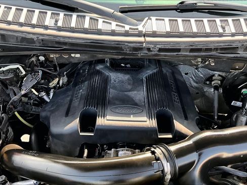 Used 2019 Ford Expedition XLT w/ Equipment Group 202A RWD image 32