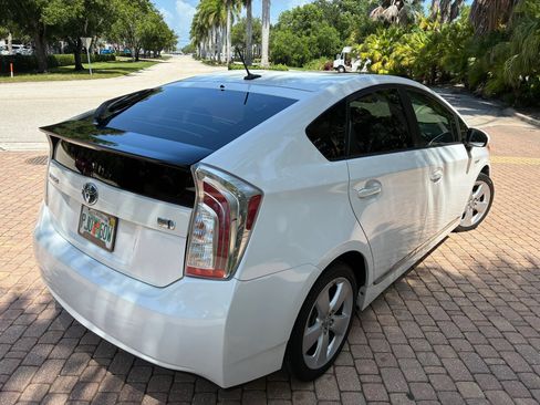 Used 2014 Toyota Prius Five FWD image 4