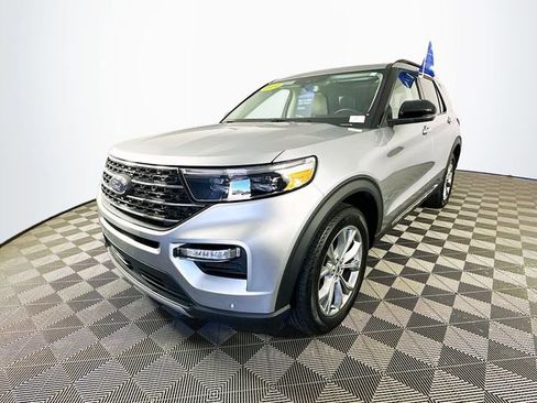 Certified 2024 Ford Explorer XLT w/ Equipment Group 202A AWD/4WD image 7
