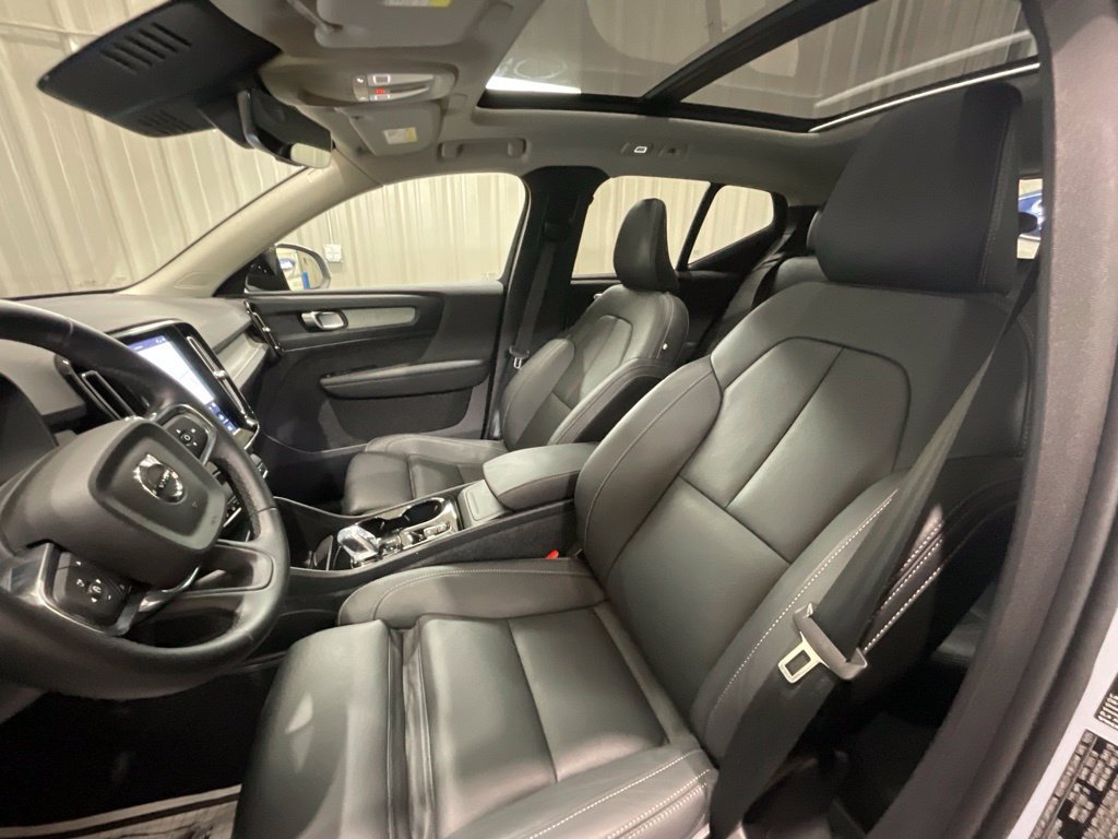 Used 2026 Volvo XC40 B5 Plus AWD/4WD image 9