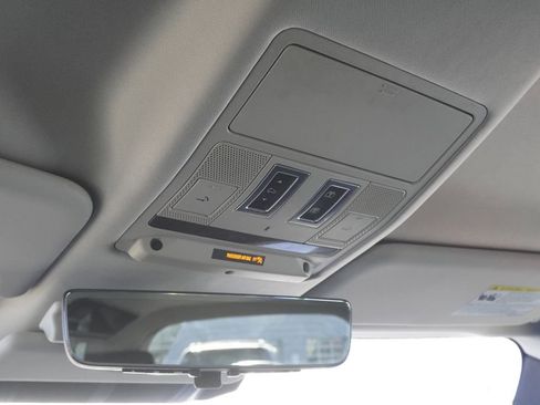 Used 2020 Land Rover Defender 110 SE image 16