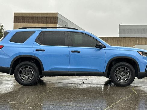 Used 2024 Honda Pilot TrailSport image 6