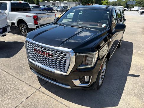 Used 2021 GMC Yukon XL Denali w/ Denali Premium Package RWD image 13