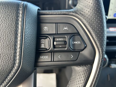 Used 2025 Toyota 4Runner SR5 AWD/4WD image 24