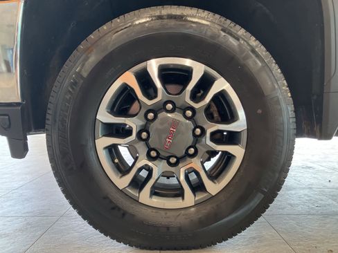 Used 2023 GMC Sierra 2500 SLT w/ SLT Premium Package AWD/4WD image 9