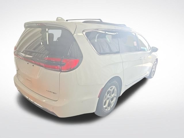 Used 2022 Chrysler Pacifica Limited FWD image 2