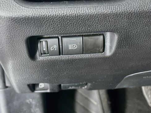 Used 2025 Toyota RAV4 XLE AWD/4WD image 17