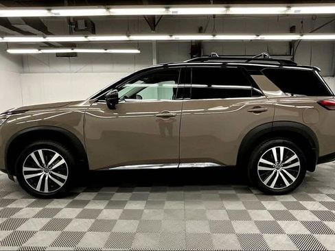Used 2023 Nissan Pathfinder Platinum AWD/4WD image 14