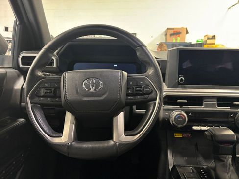 Used 2025 Toyota 4Runner TRD Off-Road image 33